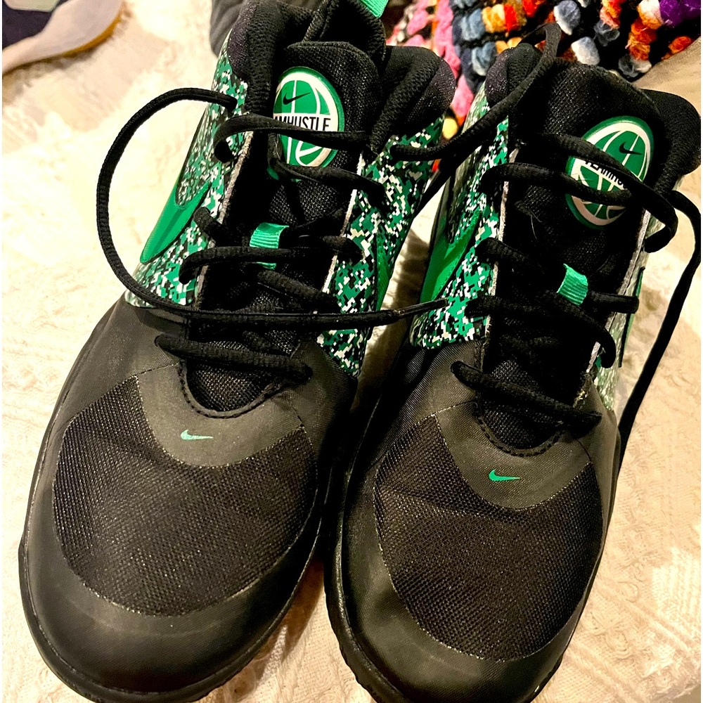 Big boys size 7Y green n black basketball shoes